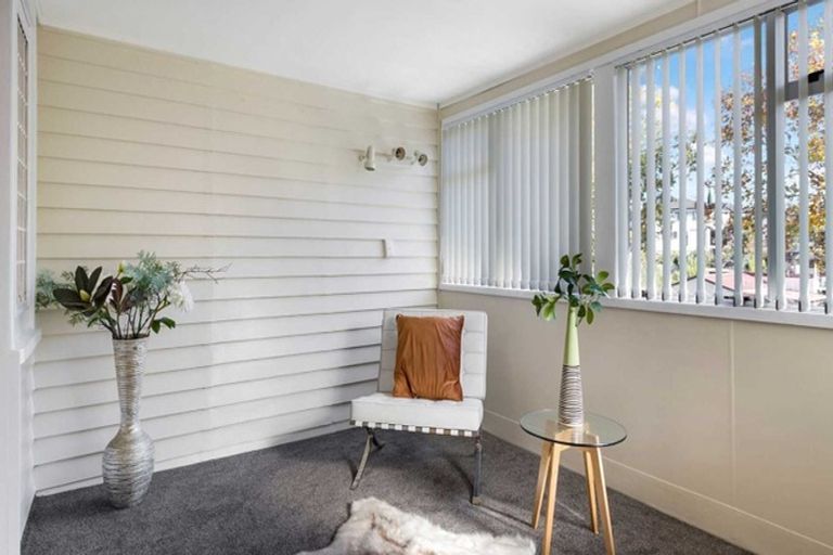 Photo of property in 64 Seabrook Avenue, New Lynn, Auckland, 0600