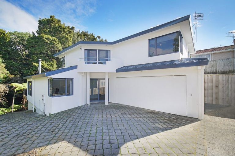 Photo of property in 2/15 Wernham Place, Northcote, Auckland, 0626