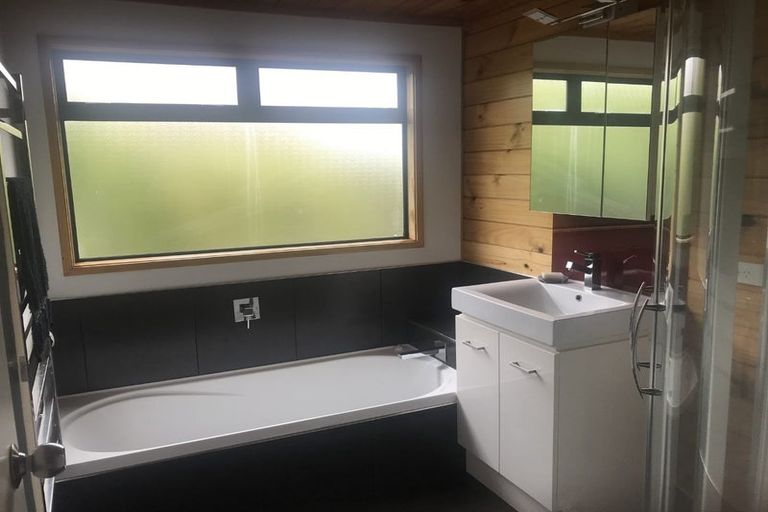 Photo of property in 123 Luckens Road, West Harbour, Auckland, 0618