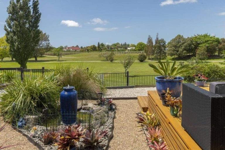 Photo of property in 52 Links View Drive, Omokoroa, 3114