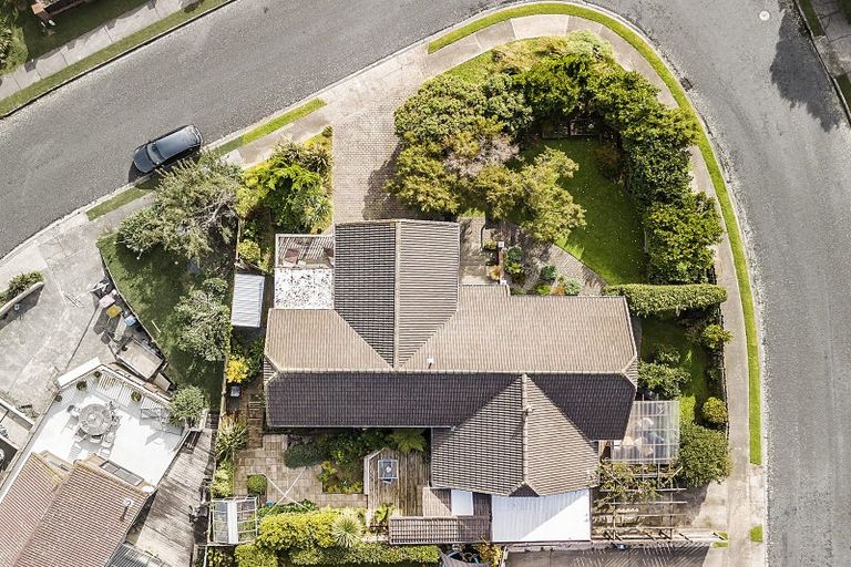 Photo of property in 32 Kinloch Place, Papakowhai, Porirua, 5024