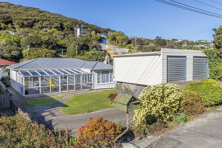 Photo of property in 58 Airlie Road, Plimmerton, Porirua, 5026