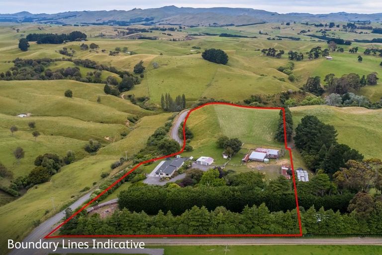Photo of property in 22 Tiratu Road, Dannevirke, 4976