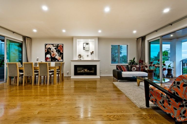 Photo of property in 13a Parr Terrace, Castor Bay, Auckland, 0620