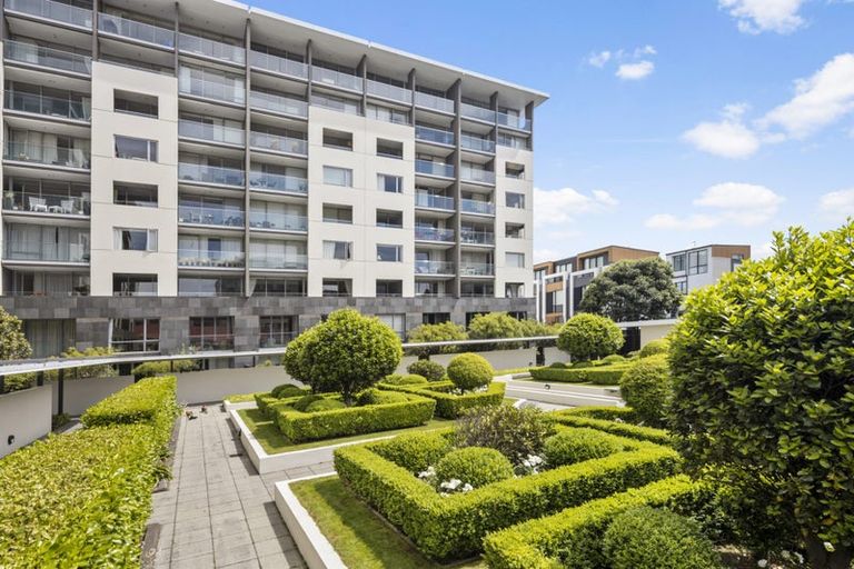 Photo of property in Sanctum Apartments, 61/10b Ebor Street, Te Aro, Wellington, 6011