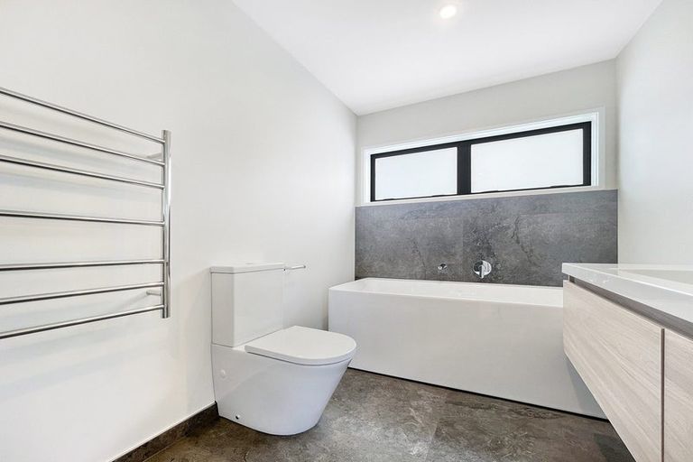 Photo of property in Peninsula Primary School, 61 Wharf Road, Te Atatu Peninsula, Auckland, 0610