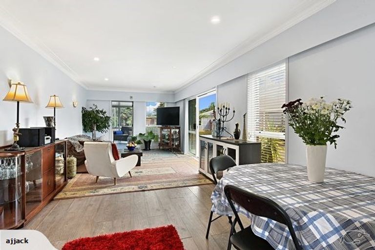 Photo of property in 11b Tatua Place, Conifer Grove, Takanini, 2112