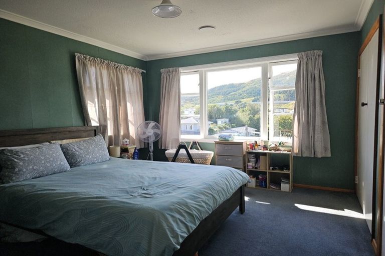 Photo of property in 9 Bell Street, Tawa, Wellington, 5028