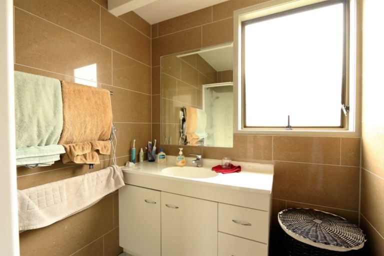 Photo of property in 19 Cairngorm Place, Highland Park, Auckland, 2010