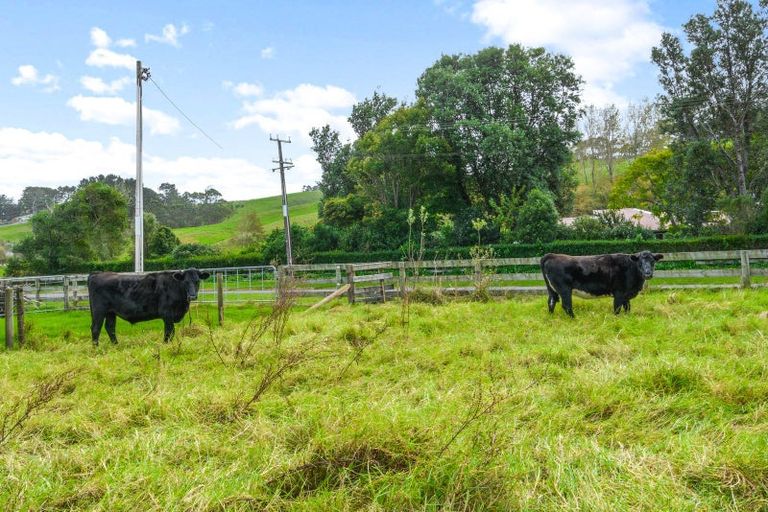 Photo of property in 123 Hunter Road, Taupaki, 0782