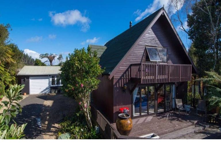 Photo of property in 3 Ridge Road, Lake Okareka, Rotorua, 3076