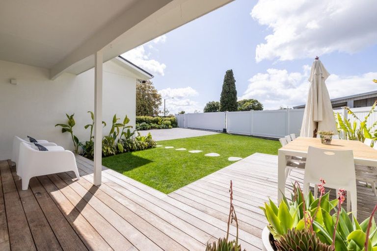 Photo of property in 42 Busby Hill, Havelock North, 4130