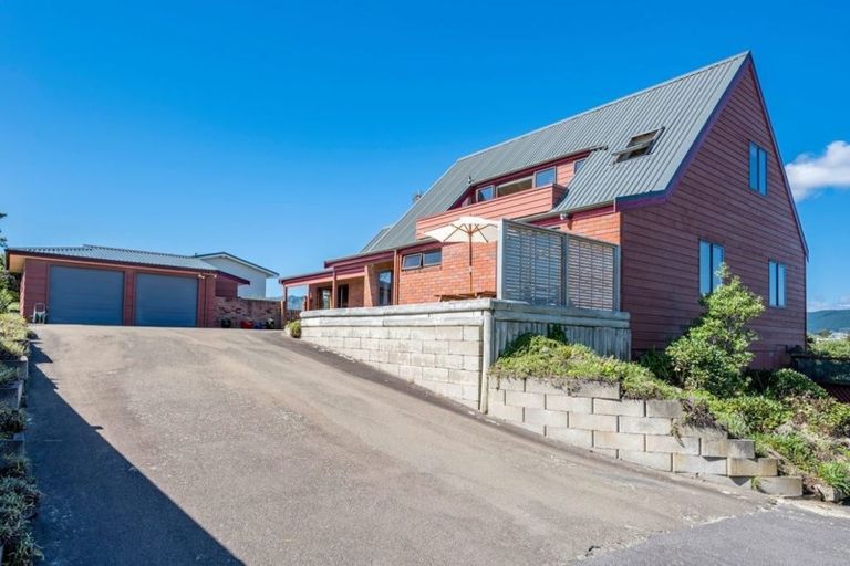 Photo of property in 115 Tutere Street, Waikanae Beach, Waikanae, 5036