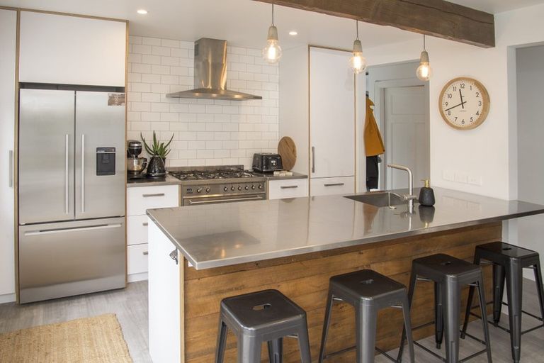 Photo of property in 96 Maupuia Road, Maupuia, Wellington, 6022