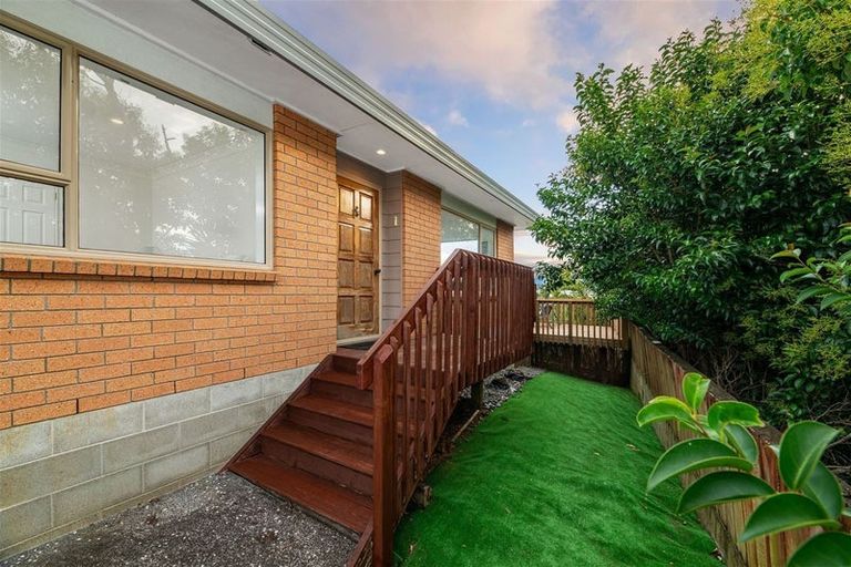 Photo of property in 21 Tudor Road, Henderson, Auckland, 0610