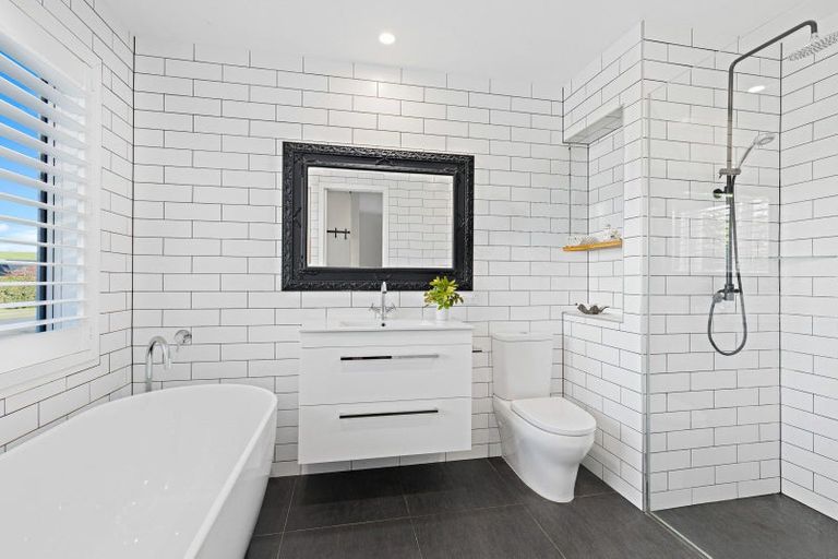 Photo of property in 32 Awanui Crescent, Matakana, 0985