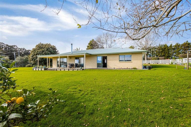 Photo of property in 192 Muriwai Valley Road, Muriwai, Waimauku, 0881