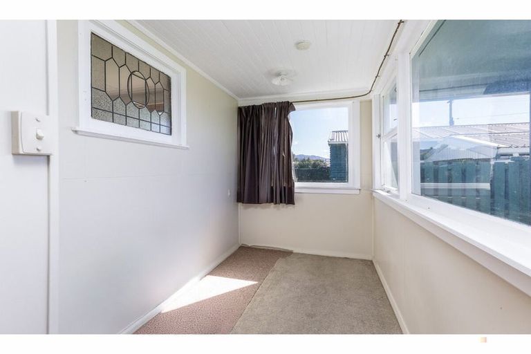 Photo of property in 1 Maude Street, Waimate, 7924