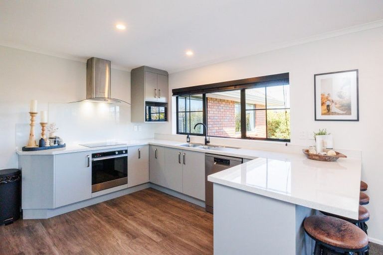 Photo of property in 2 Alpine Grove, Kelvin Grove, Palmerston North, 4414