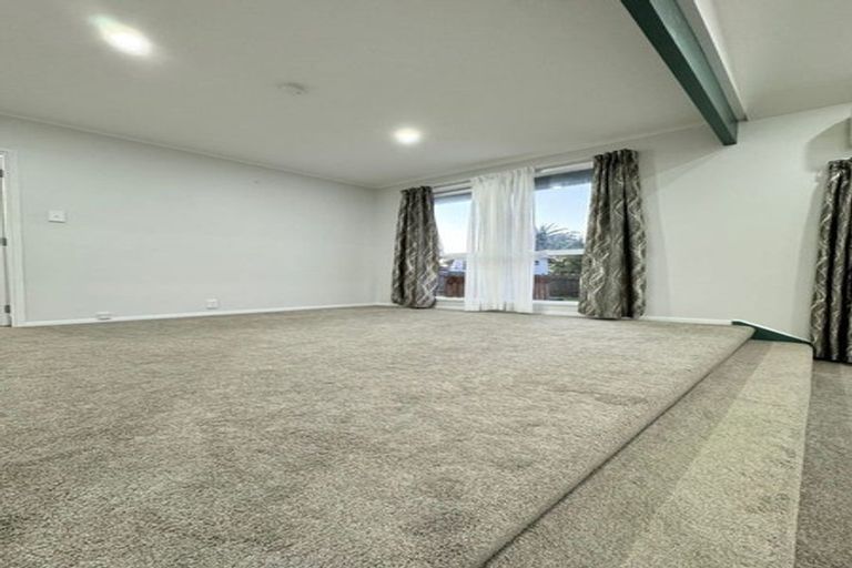 Photo of property in 33 Patts Avenue, Glendene, Auckland, 0602