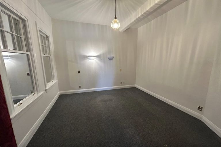 Photo of property in Chatsworth Flats, 5/23 Pirie Street, Mount Victoria, Wellington, 6011
