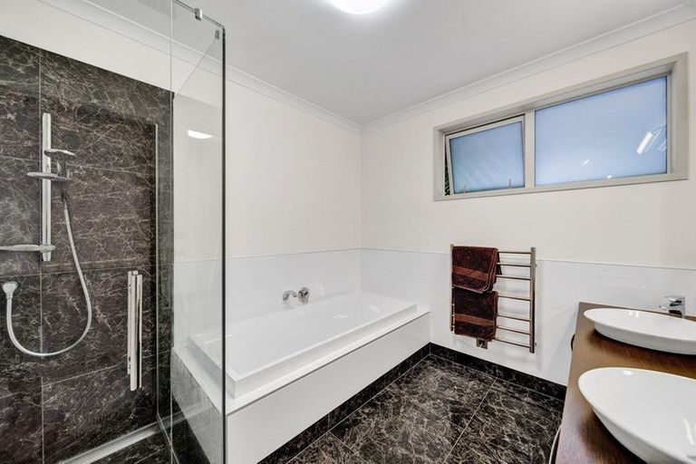 Photo of property in 3c Azalea Place, Brooklands, New Plymouth, 4310