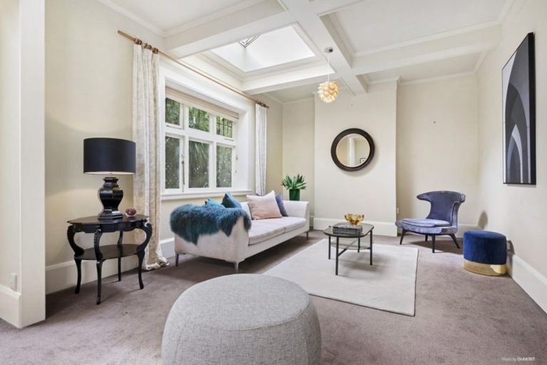 Photo of property in 8 Mertoun Terrace, Highbury, Wellington, 6012