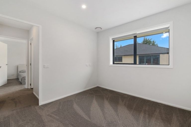 Photo of property in 33 Kingfisher Crescent, Albert Town, Wanaka, 9305