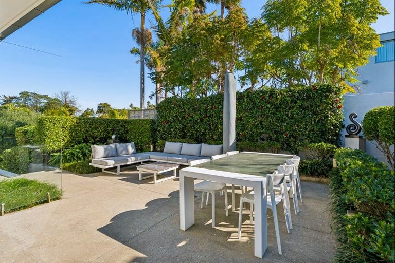 Photo of property in 15b Wilding Avenue, Northcote Point, Auckland, 0627