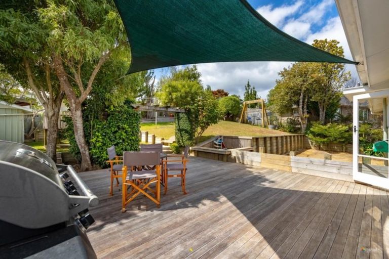 Photo of property in 19 Vista Crescent, Maoribank, Upper Hutt, 5018