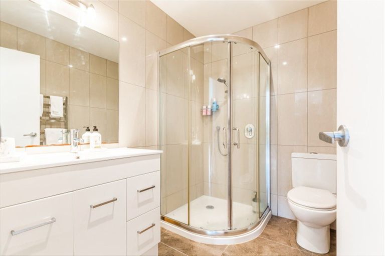 Photo of property in 1/2 Merwood Lane, Devonport, Auckland, 0624