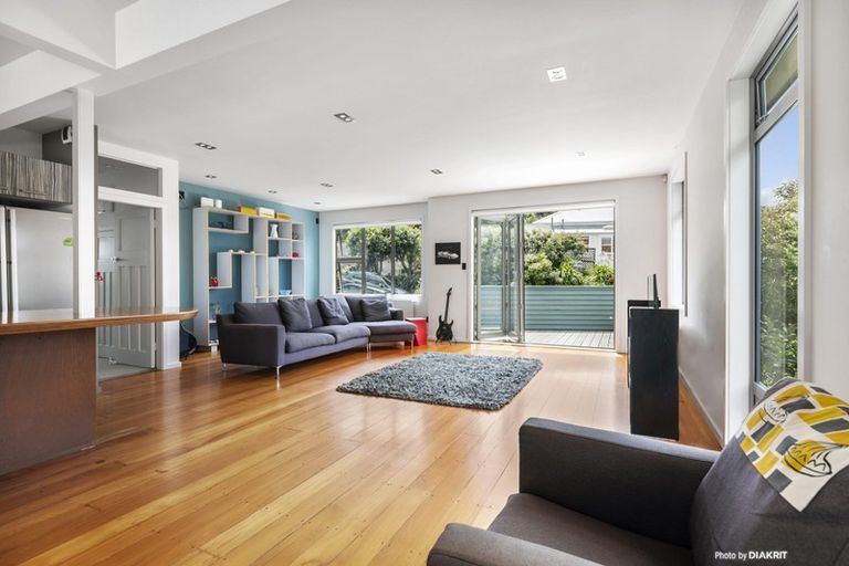 Photo of property in 5 Valley Street, Island Bay, Wellington, 6023