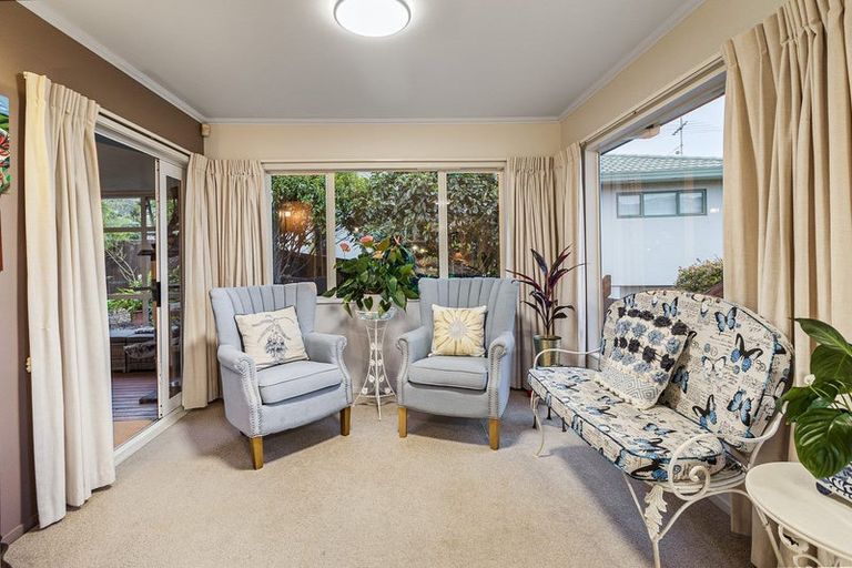 Photo of property in 4 Astor Place, Orewa, 0931
