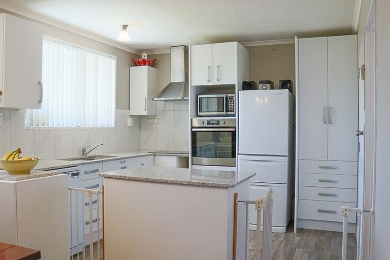 Photo of property in 20 Tawhara Place, Edgecumbe, 3120