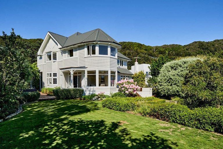 Photo of property in 3 Dillon Street, Lowry Bay, Lower Hutt, 5013
