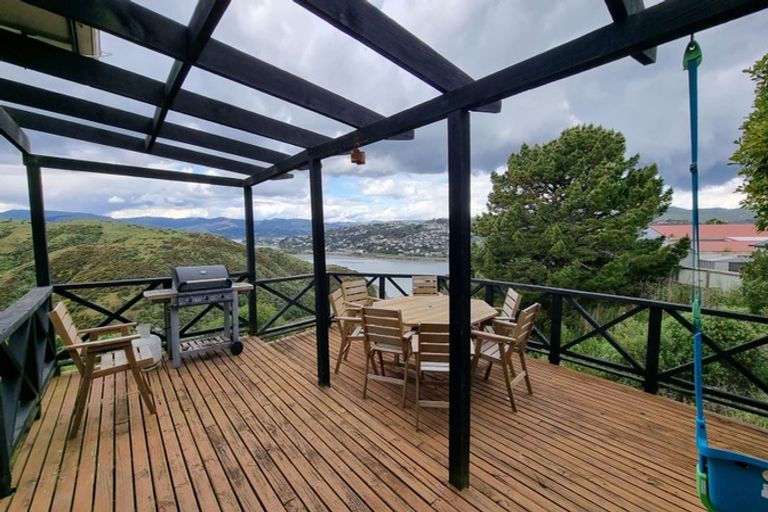Photo of property in 4 Crown Hill, Titahi Bay, Porirua, 5022