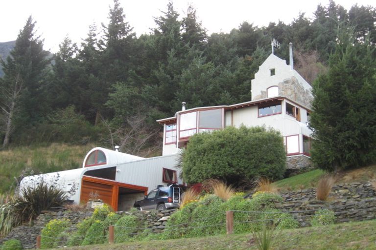Photo of property in 17 Mckerrow Place, Sunshine Bay, Queenstown, 9300