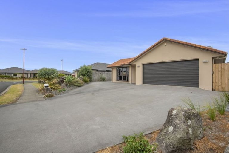 Photo of property in 12 Kowi Lakes Drive, One Tree Point, 0118