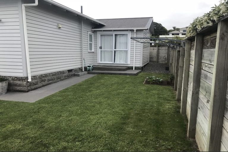 Photo of property in 76 Paynters Avenue, Strandon, New Plymouth, 4312