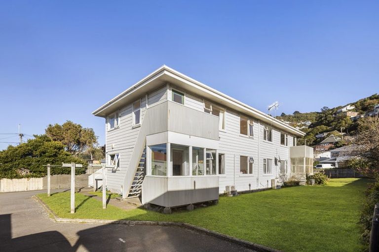 Photo of property in 7/139 Queens Drive, Lyall Bay, Wellington, 6022