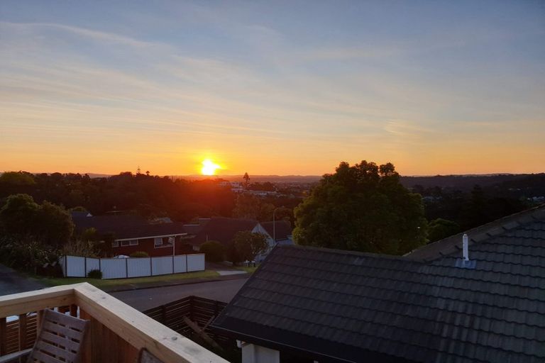 Photo of property in 1/330 Glenfield Road, Glenfield, Auckland, 0629