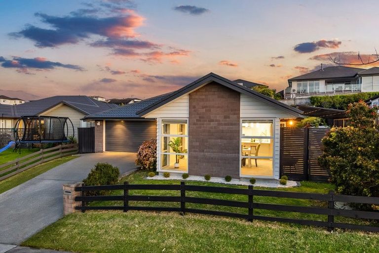 Photo of property in 18 Steamer Road, Silverdale, 0932