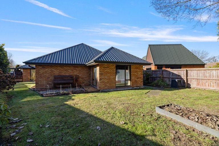 Photo of property in 8 Brockhall Lane, Avonhead, Christchurch, 8042