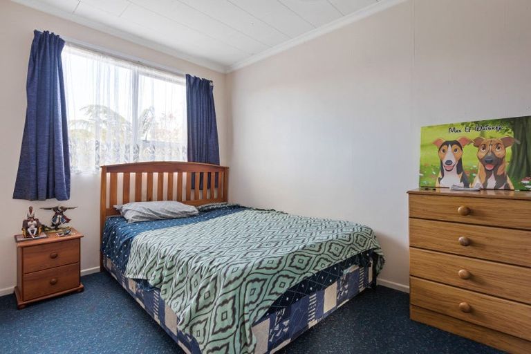 Photo of property in 7 Fairview Place, Westown, New Plymouth, 4310