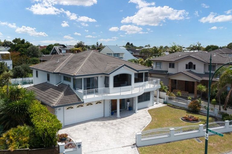 Photo of property in 16 Waimanu Bay Drive, Te Atatu Peninsula, Auckland, 0610