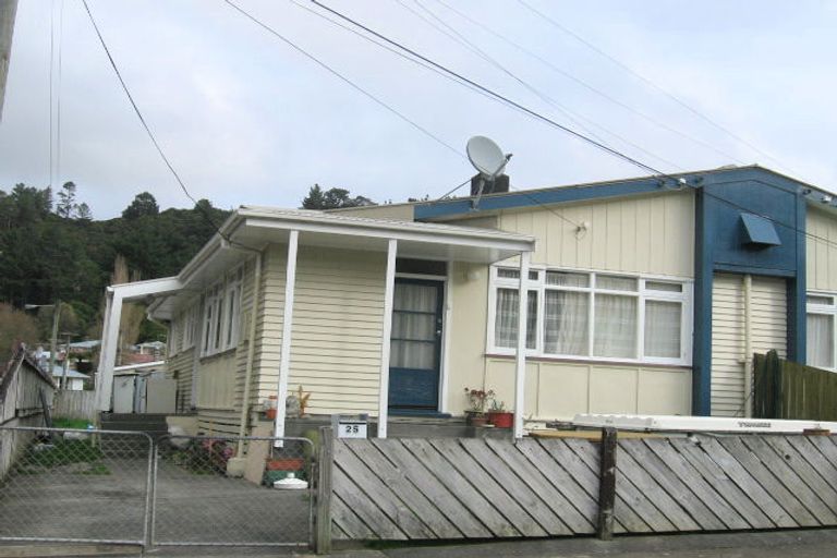 Photo of property in 25-27 Hanson Grove, Stokes Valley, Lower Hutt, 5019