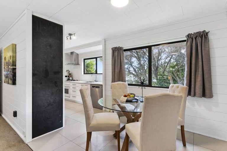 Photo of property in 2 Gosford Drive, Botany Downs, Auckland, 2010