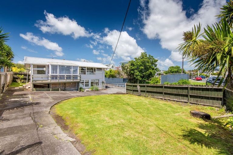 Photo of property in 20 Bay Street, Red Beach, 0932