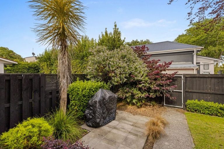 Photo of property in 1/82 Holly Road, St Albans, Christchurch, 8014
