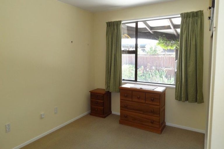 Photo of property in 4 Gatonby Place, Avonhead, Christchurch, 8042